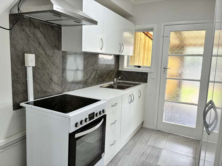 2/8 Overton Road_0