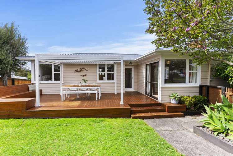 25 Crocombe Crescent Beach Haven_17