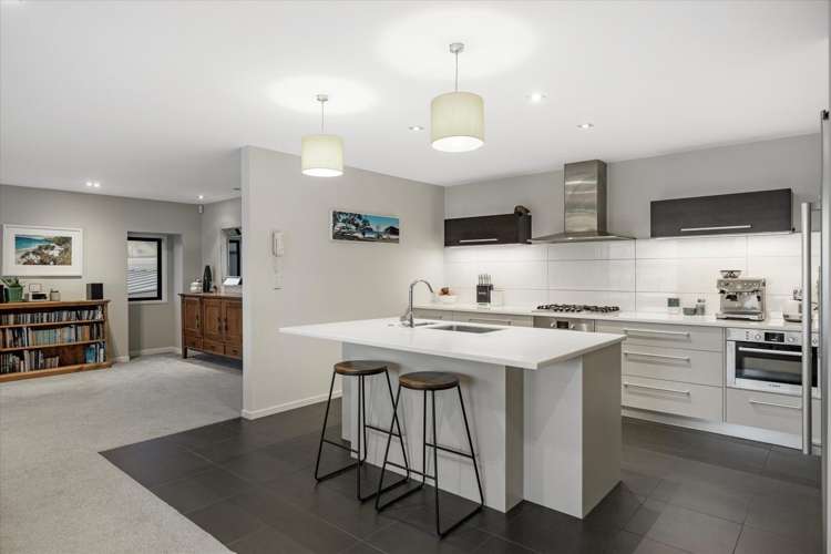 23D Kings Avenue Matua_10
