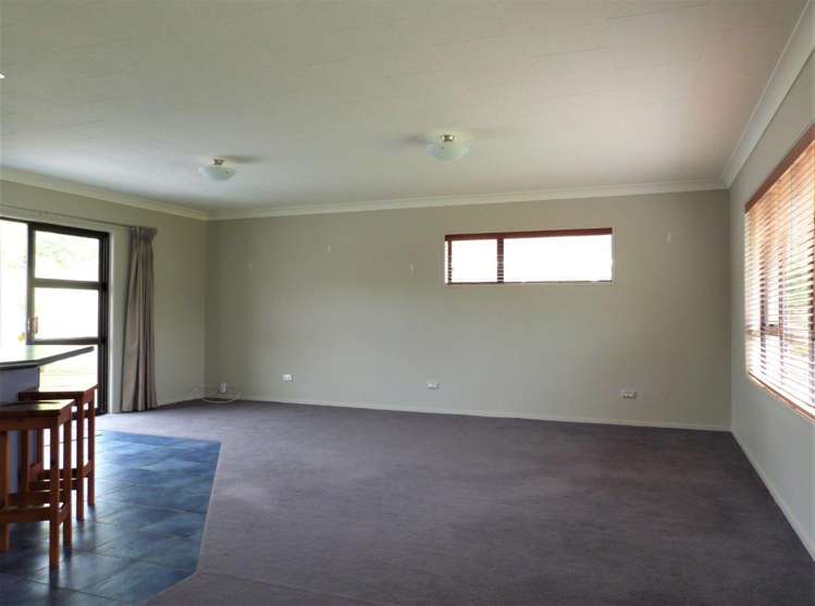8 Graham Street One Tree Point_7