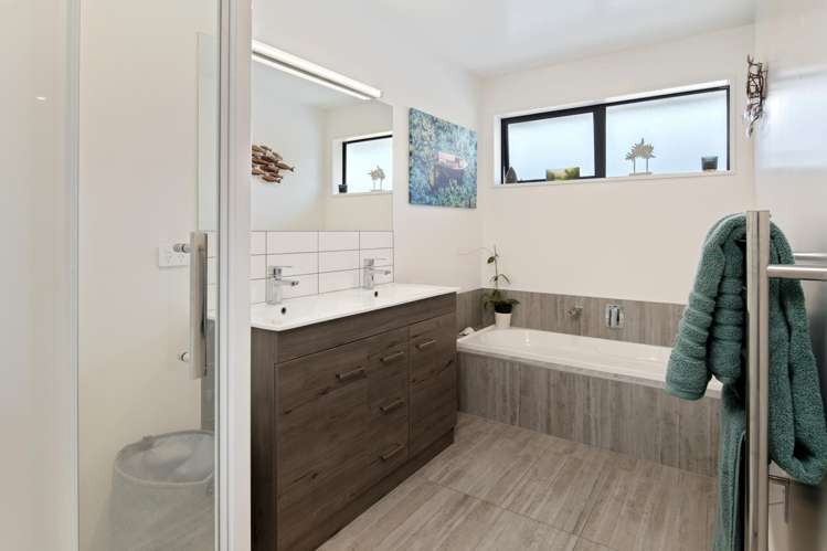 11 Kittyhawk Road Burleigh_17