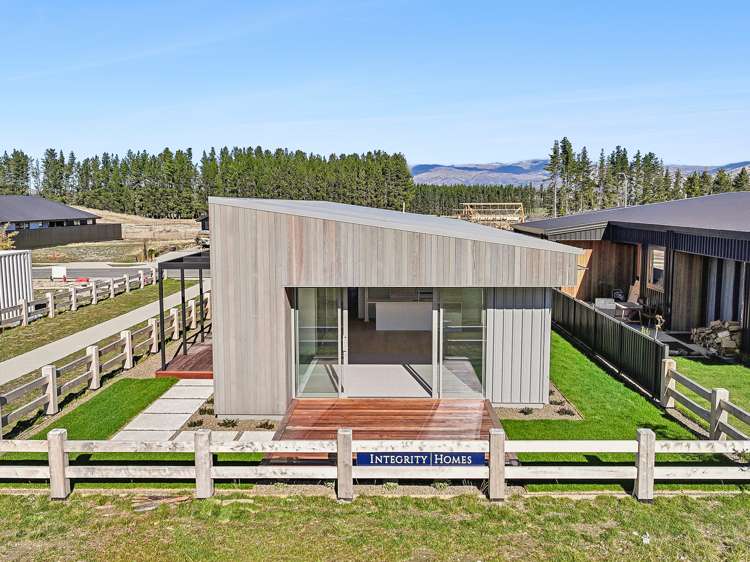 146 Burdon Loop Lake Hawea_17