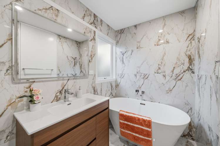 21 Lawrence Crescent Hill Park_15