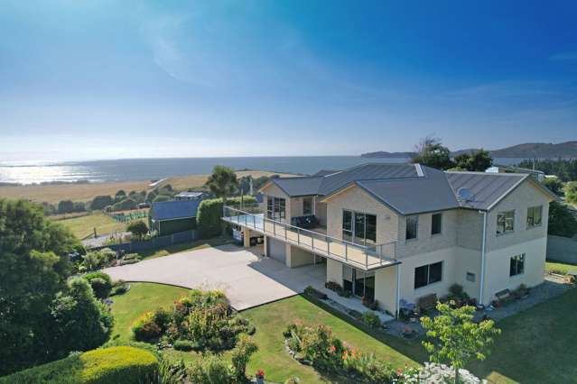 SEA VIEWS TO STUN THAT ARE NEVER HO-HUM