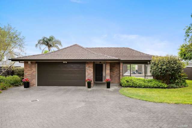 Solid Family Entertainer + Space for the Toys