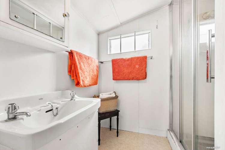 49 Roberts Road Te Atatu South_12