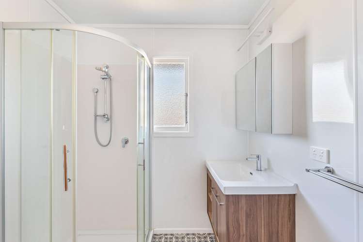 110 Seaview Road Westown_13