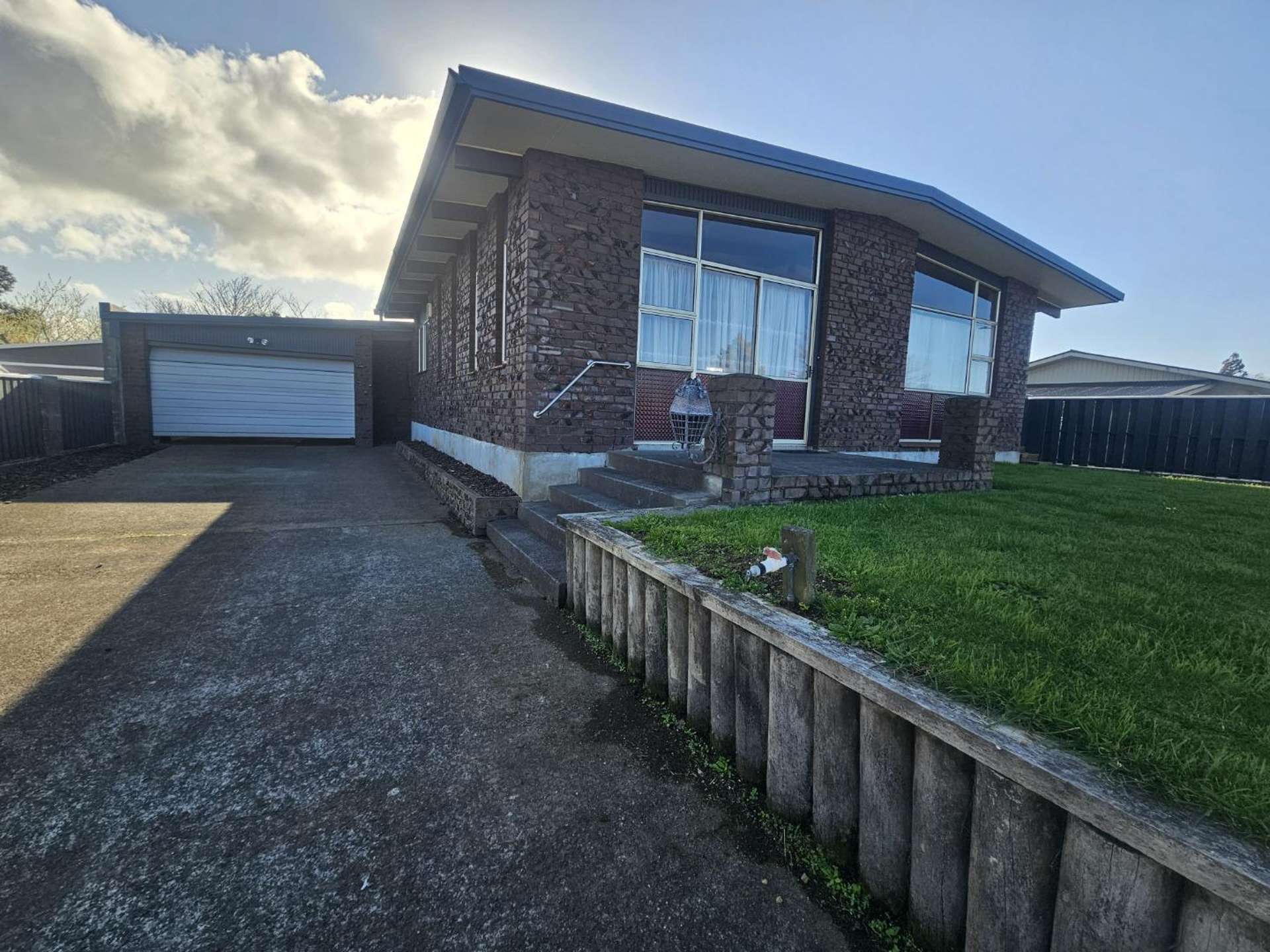 8 Rewa Street 1240_0