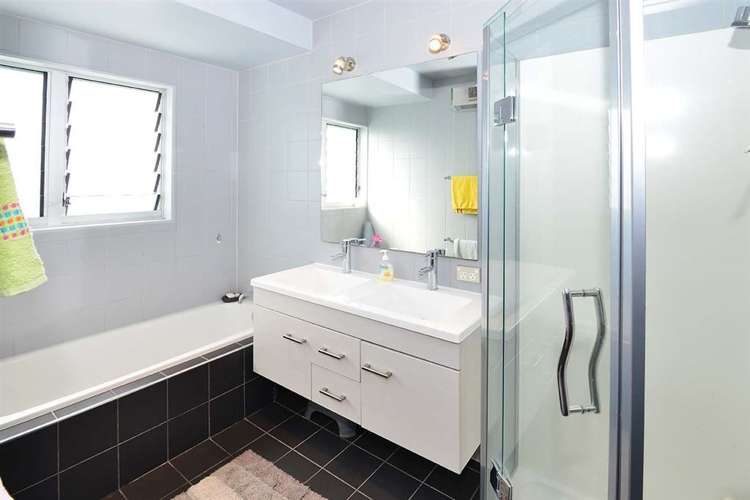 10 Springwater Vale Unsworth Heights_16