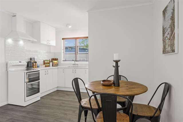 2/13 Salisbury Road Birkdale_2