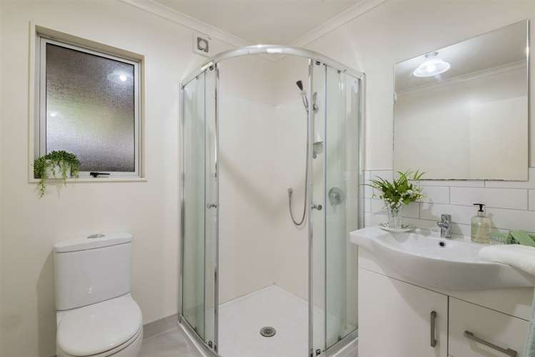 11 Viridian Lane Greenhithe_19