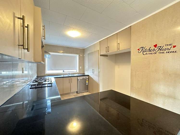 30 Royal Road Massey_19