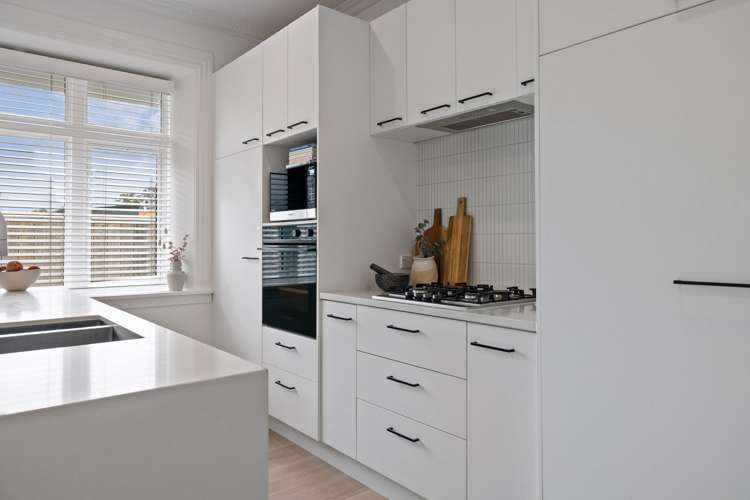 11 Miro Street Takaro_11