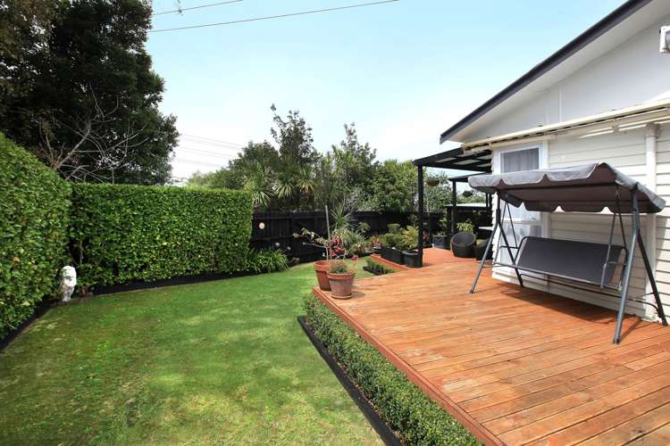 46 Makora Road Massey_11