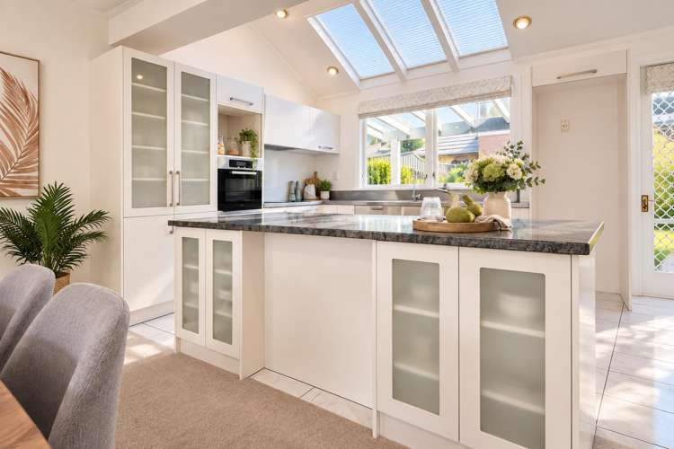 1/127 Woburn Road Woburn_13