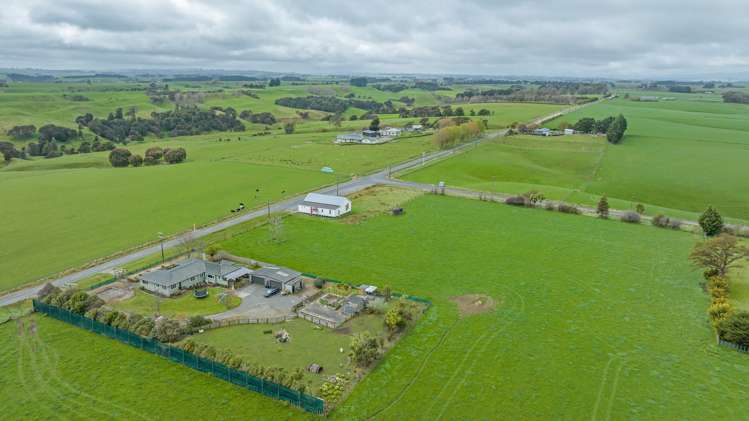 1911 Makino Road Halcombe_23