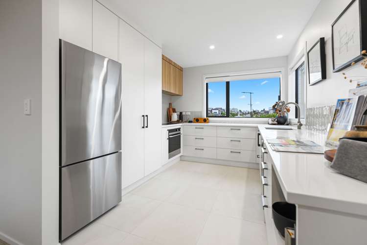 53 Probert Crescent Chartwell_9