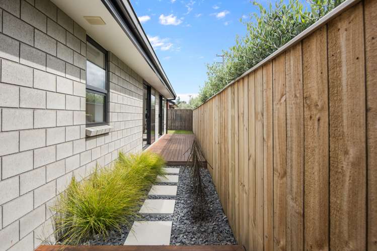 32a Harvard Road Burleigh_22