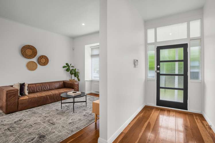 2 Richard Grove Stokes Valley_18