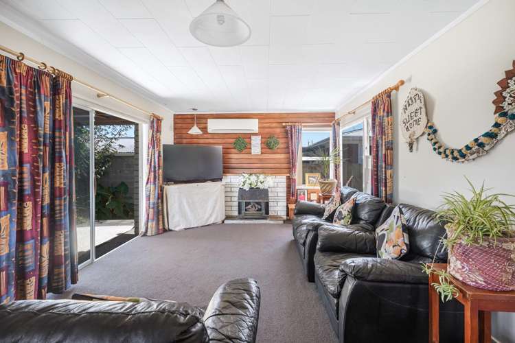 65 Resthill Crescent Glenview_29