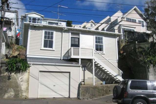 4 Bed House, Close to Study and Town Center.