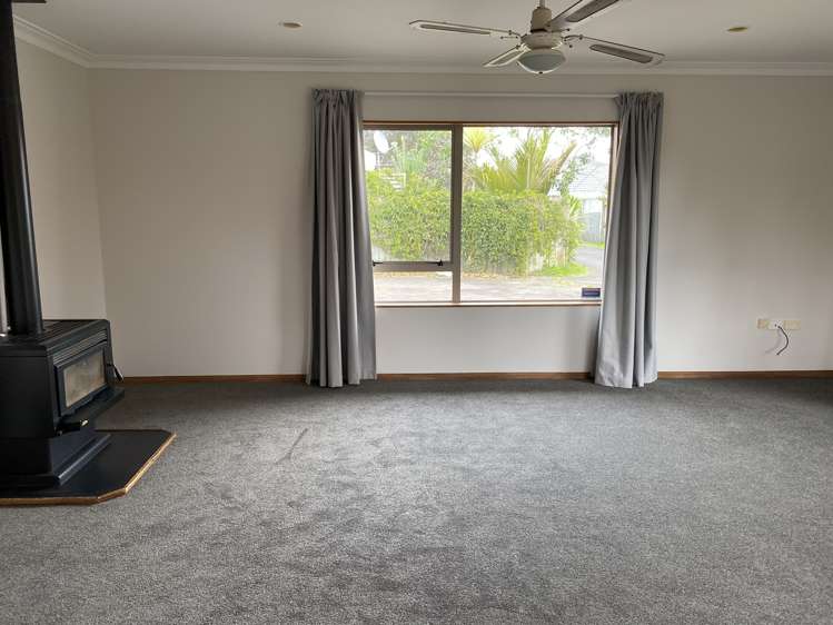 19 Lamia Grove Papamoa_6