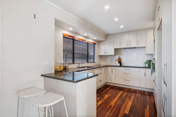 48 Lakeside Drive Orewa_11