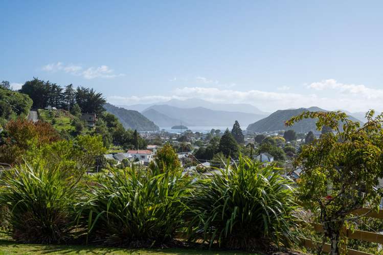 8 and 8a Angle Street Picton_25