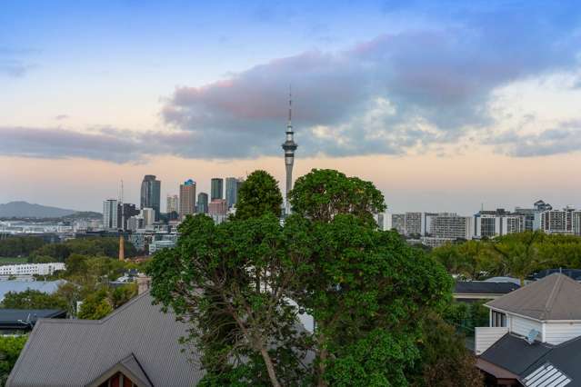 Exceptional City & Harbour Views