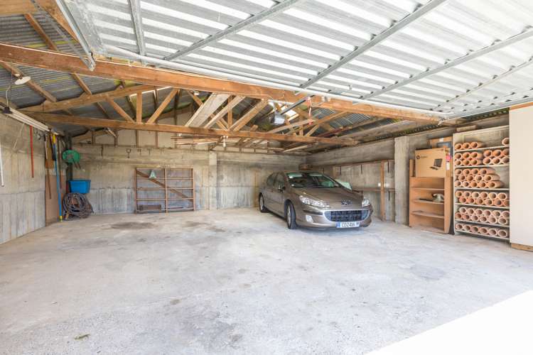 1256 Sandspit Road Sandspit_15