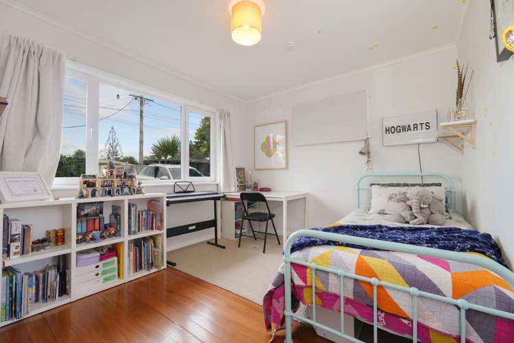 135 Seabrook Avenue New Lynn_13