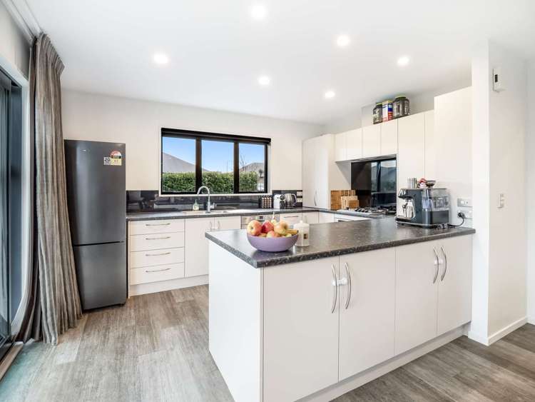 9 Te Waikare Street_5