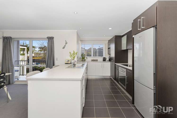 2/143a Wiseley Road West Harbour_5