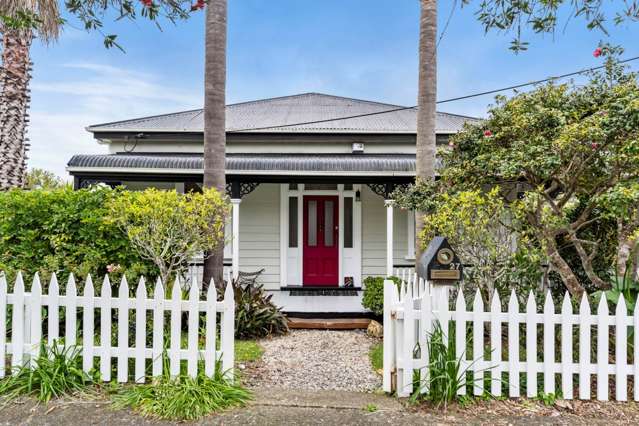 CLASSIC SQUARE FRONT VILLA ON GARFIELD