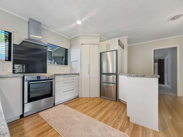 8 Churchill Drive 10792_2