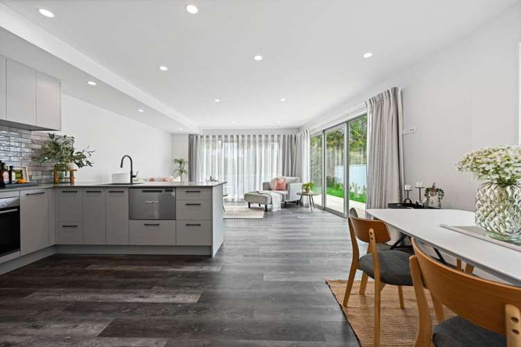 24E Pickering Crescent 1054_5