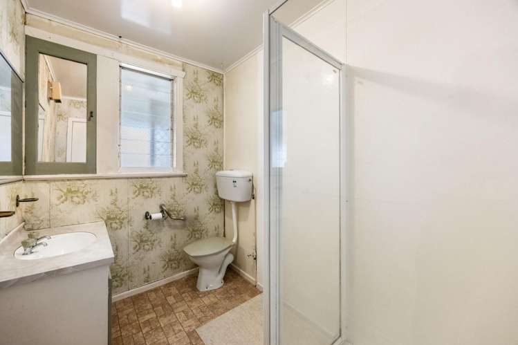 46 Titirangi Road New Lynn_13