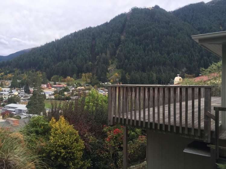 80 Hallenstein Street Queenstown_16