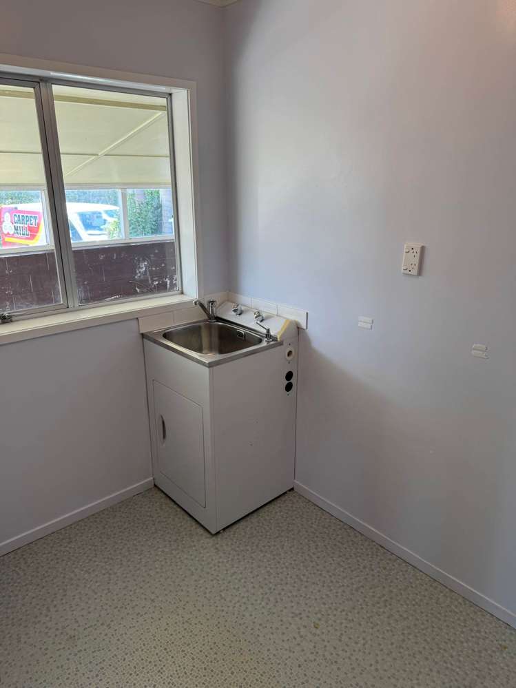 4 Royal Road Massey_18