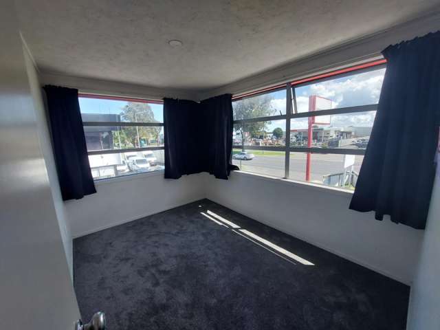 100G Wiri Station Road 1832_1