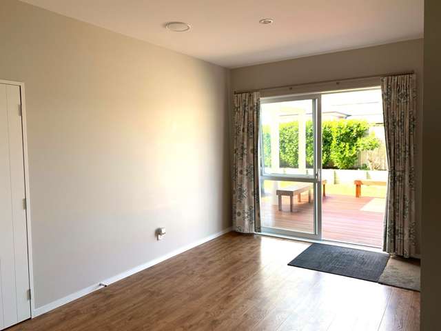 64 Hughs Way Flat Bush_2