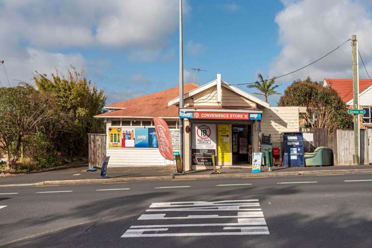 Unit 1/170 Onewa Road_0