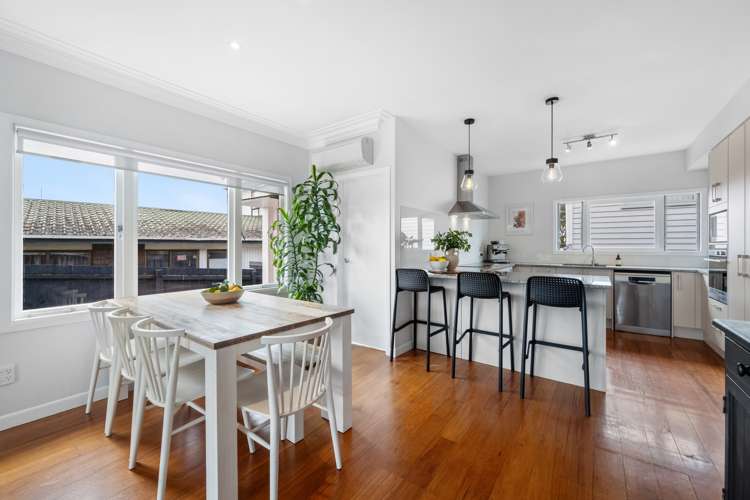 20 Bradbury Road Botany Downs_9