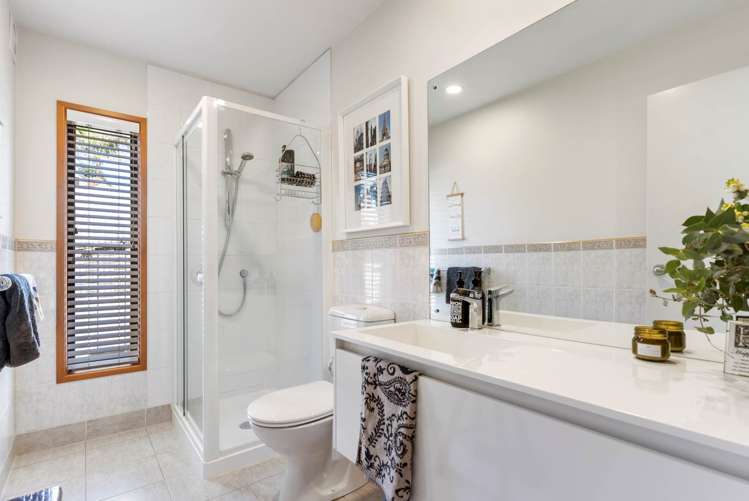 42 Oakwood Grove Eastern Beach_19