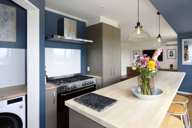  2/413 Suffolk Road Stoke_5