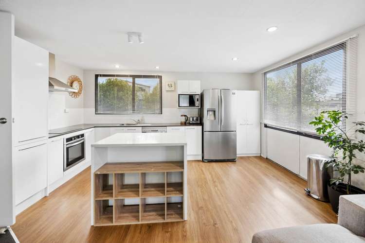 2/342C Royal Road Massey_5