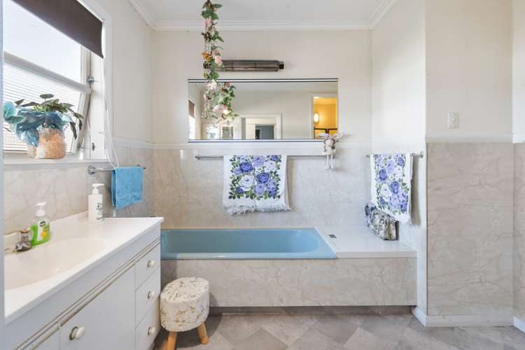 448 Tremaine Avenue Takaro_19