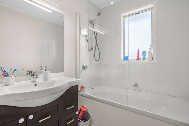 2 Ely Grove Wainuiomata_14