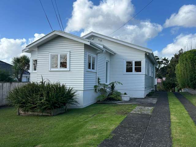 Charming & Spacious Family Retreat with Privat...