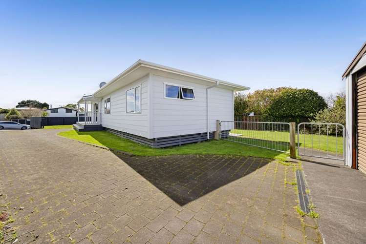 6 Camellia Avenue Bell Block_22